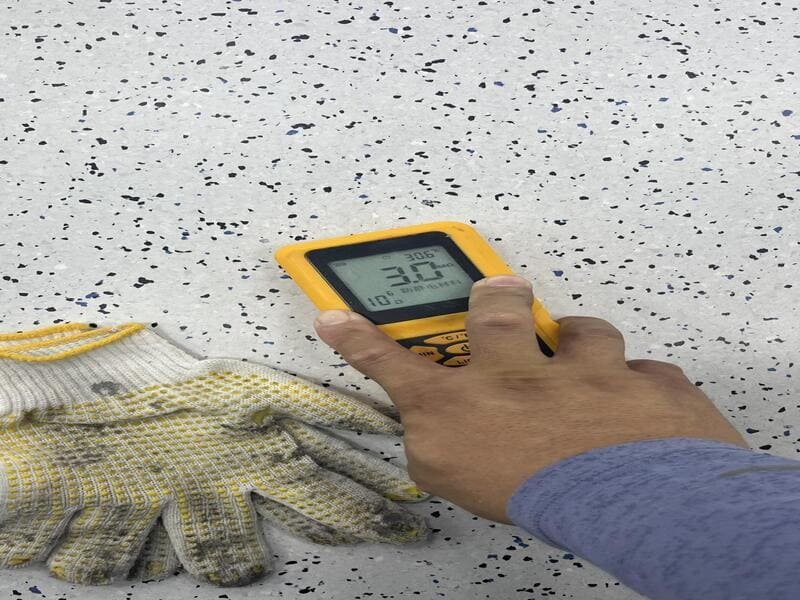 sala limpa com pavimento em vinil ESD instalado